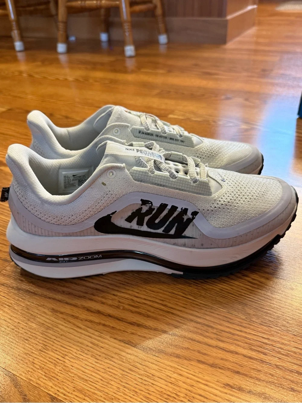 Nike Pegasus Premium Run White and Black Run Zoom Men's Running Shoe 10.5